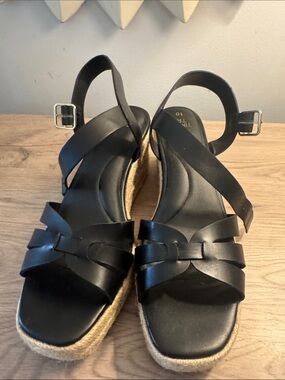 Time and Tru Black Espadrille Platform Sandals